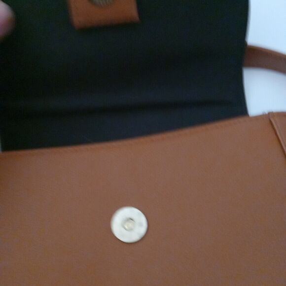 JJ Winters Ivy Crossbody Leather Bag - Picture 6 of 6